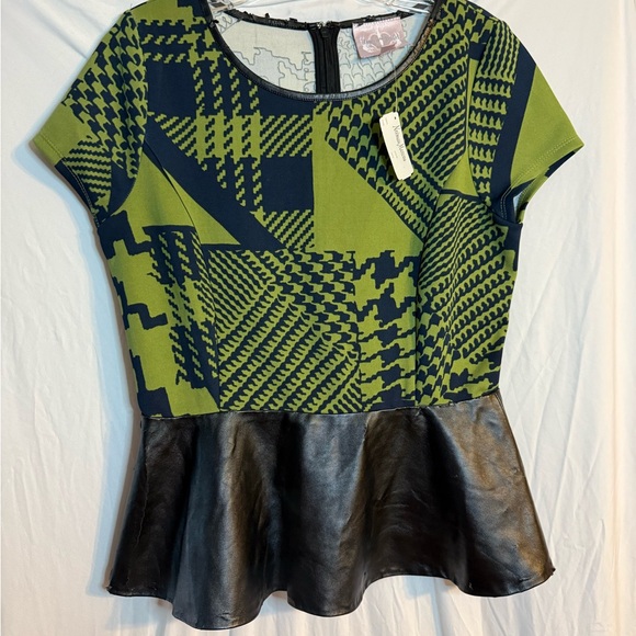 Romeo & Juliet Couture Tops - Romeo & Juliet Couture Women’s Medium Blouse | Green & Black Peplum Blouse